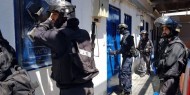 قوات الاحتلال تقتحم سجن "ريمون" وتعتدى على الأسرى بوحشية