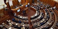 البرلمان الجزائري يعلق جلساته بسبب كورونا