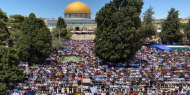 60 ألف مصلٍ يؤدون "الجمعة" في رحاب المسجد الأقصى المبارك.