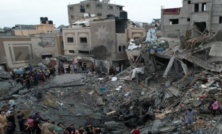 شهيدة ومصابون في قصف الاحتلال منزل ببلدة الزوايدة وسط قطاع غزة