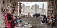 صانع دمى يحوّل العلب المعدنية إلى ألعاب "تروي قصص النازحين" في غزة